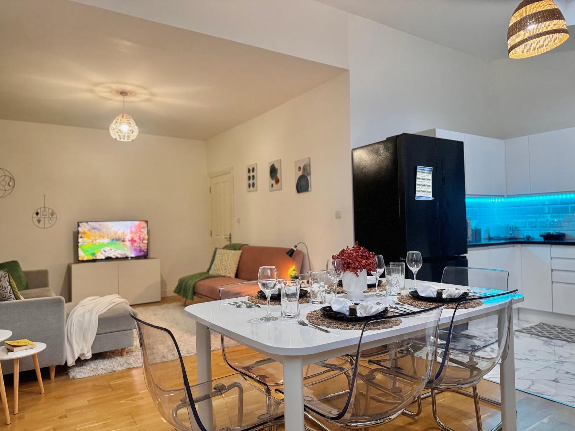 Modern 1-bed 30min To & Parking Apartment