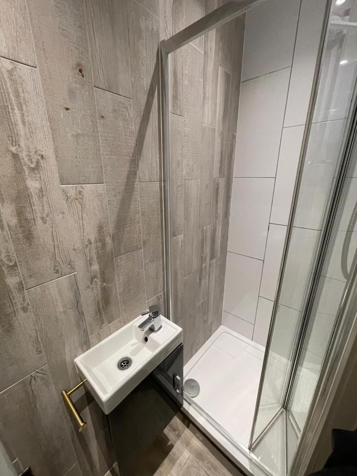 Gasthof Letzi Private En-suite Near Wembley
