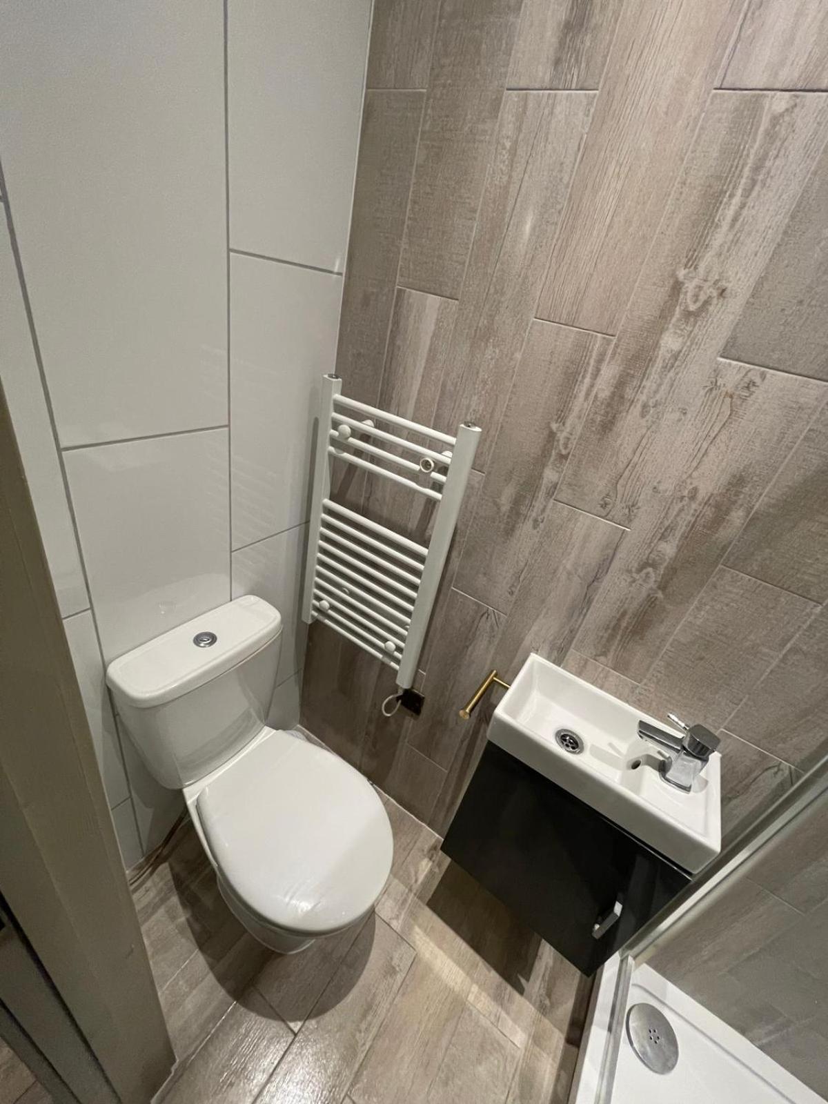 Gasthof Letzi Private En-suite Near Wembley *