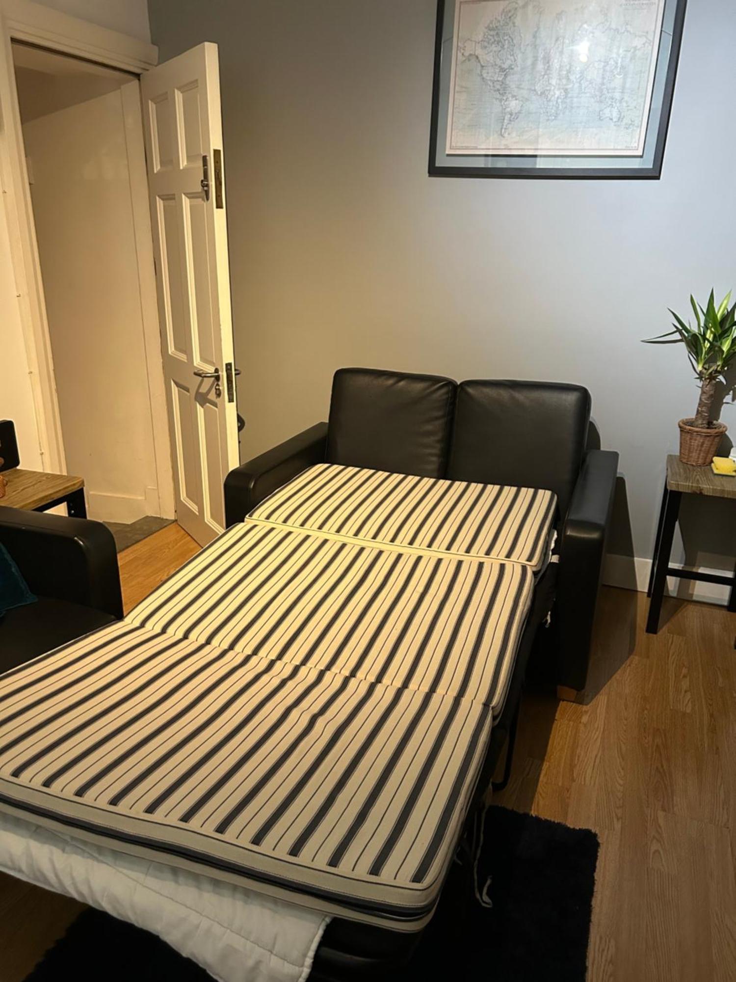 Zone 2, Private, Cosy Near Canary Wharf Apartment