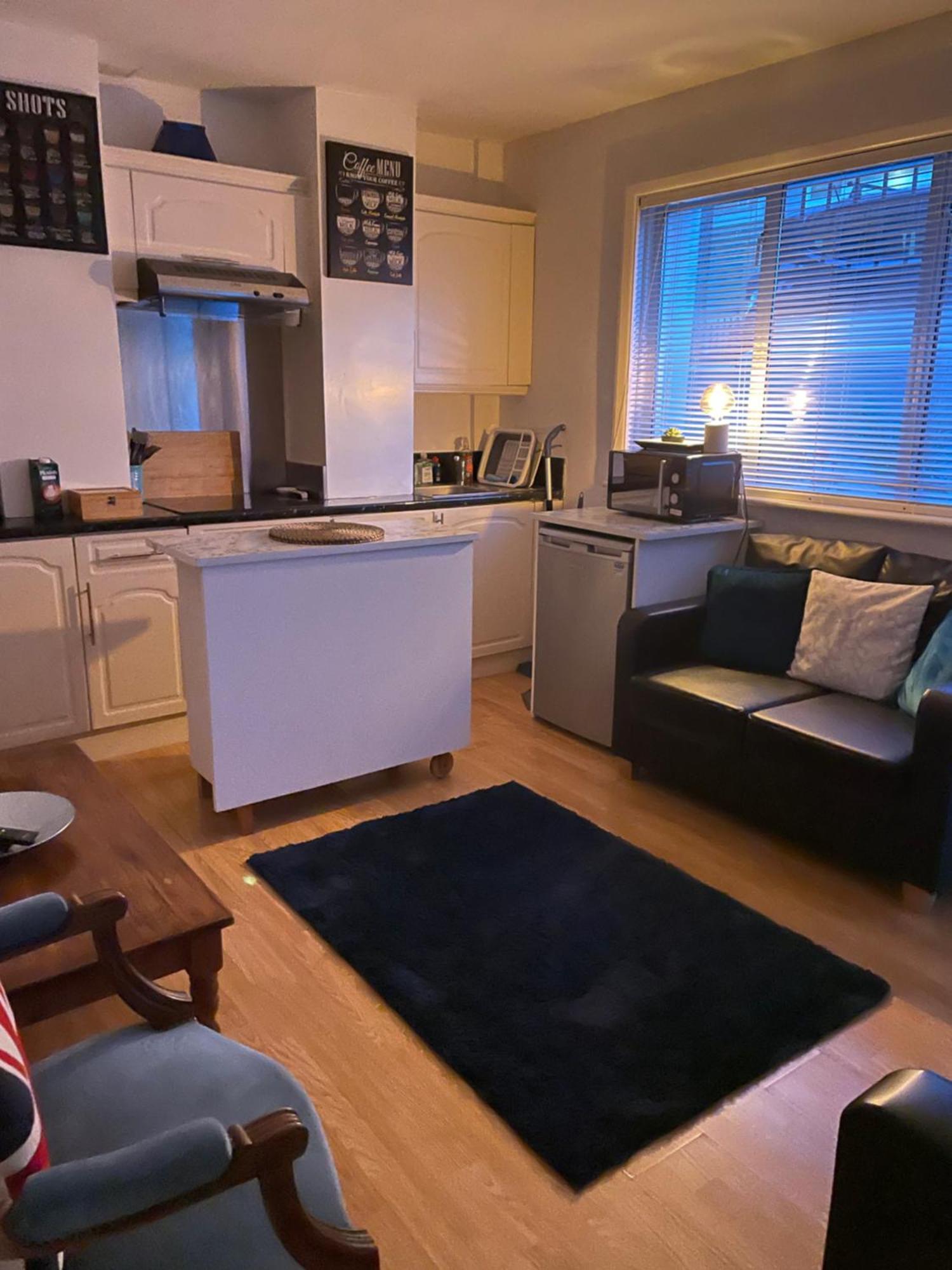 Zone 2, Private, Cosy Near Canary Wharf Apartment