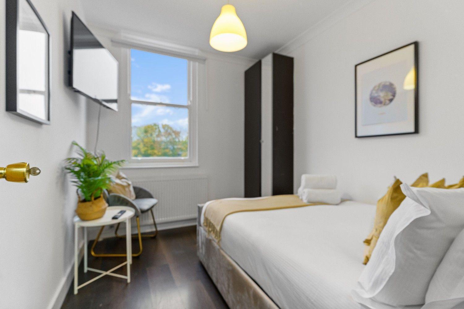Affordable Studio, 1, 2 And 3 Bed In E14 * London