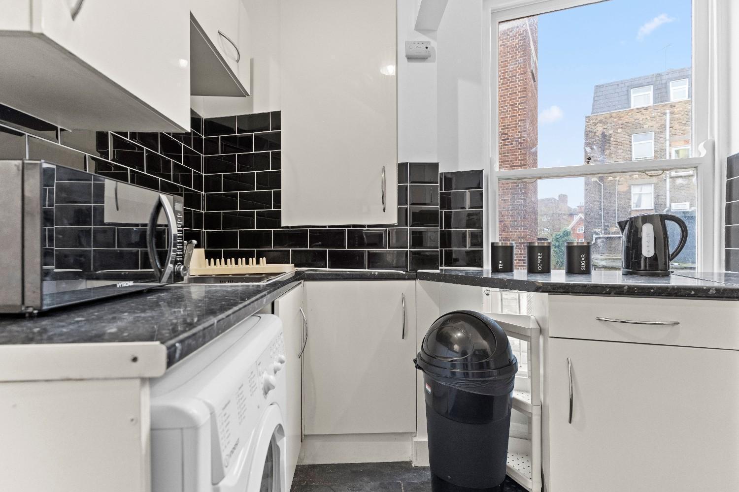 Apartment Affordable Studio, 1, 2 And 3 Bed In E14 London