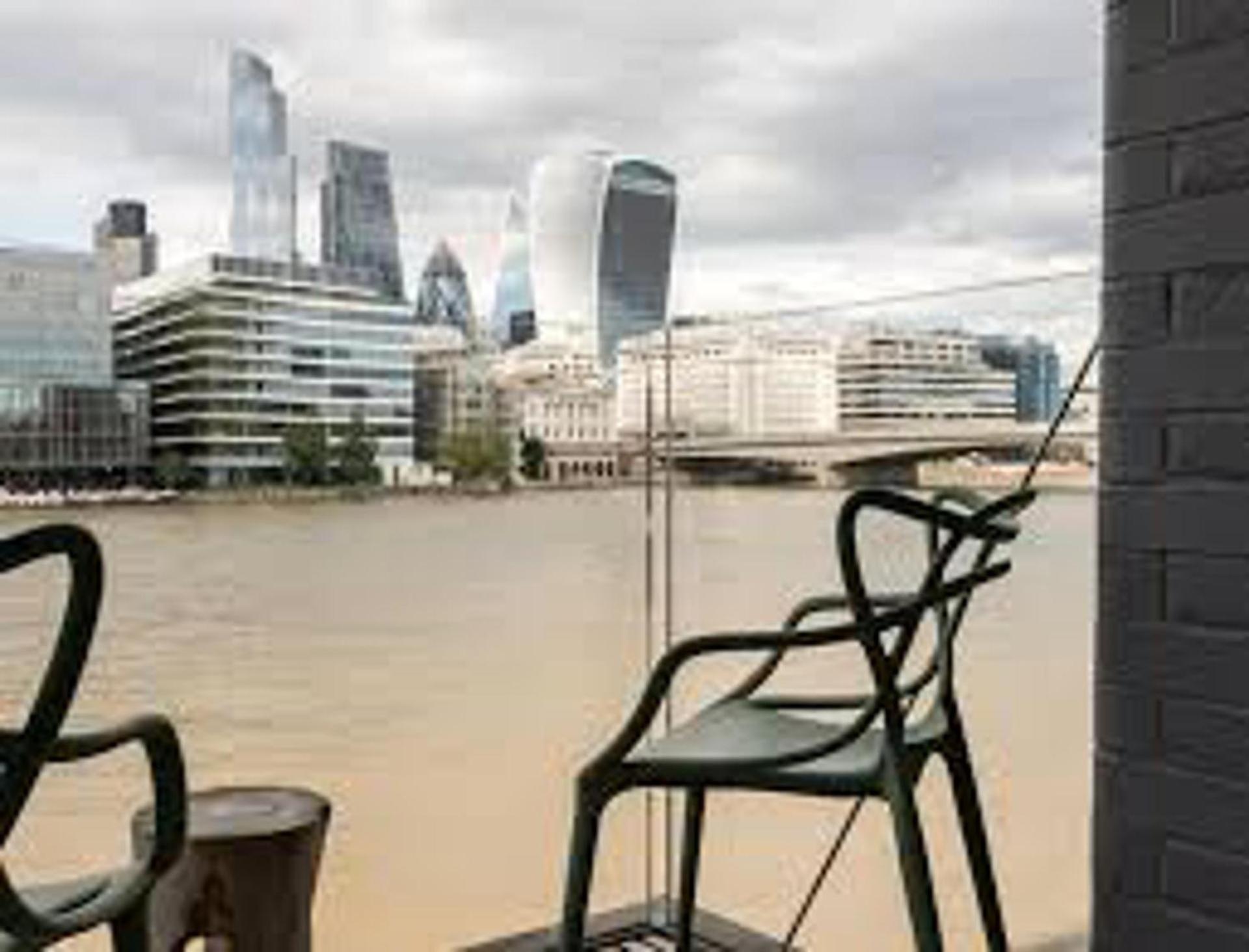 Impeccable In Long & Short * Londres