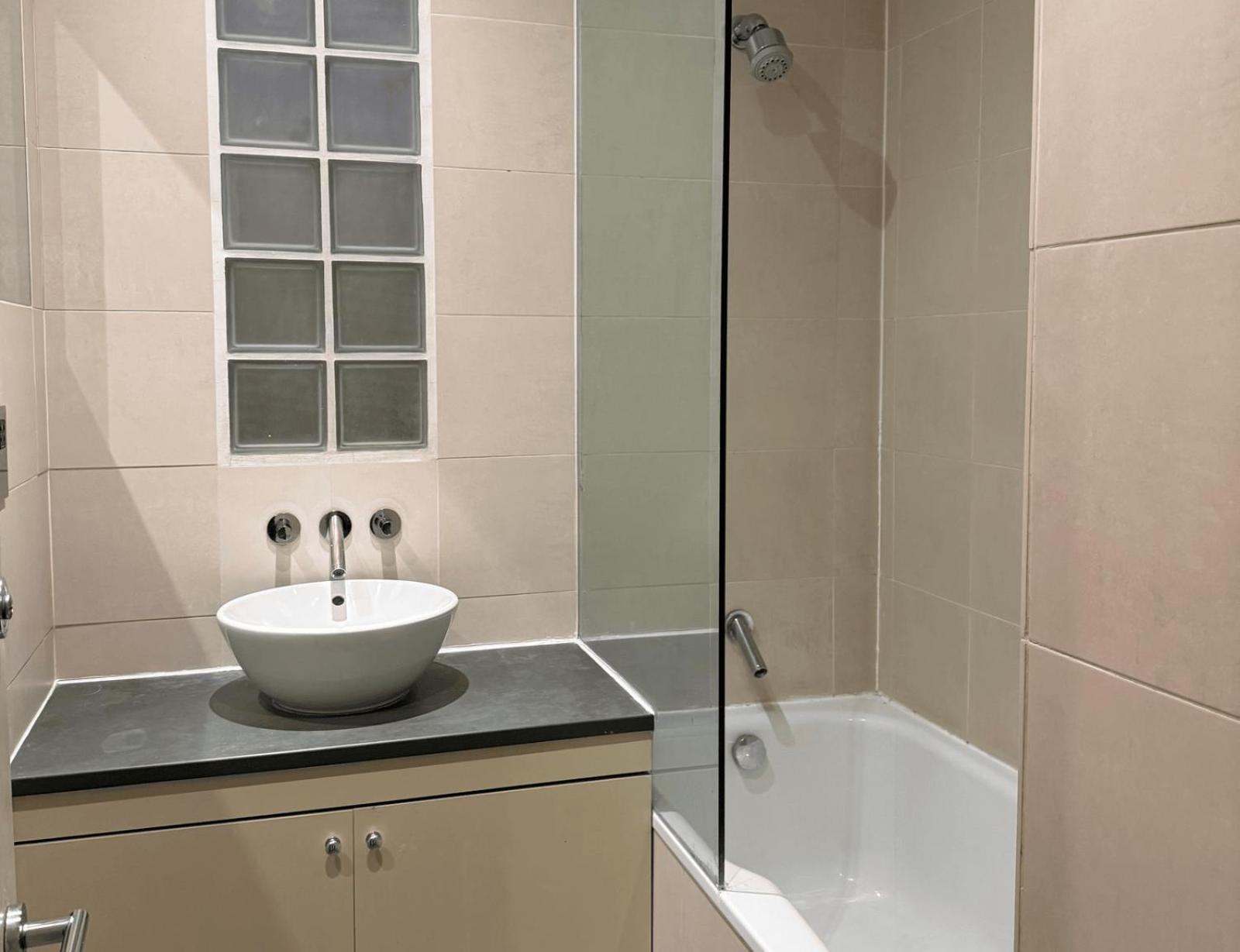 Spacious 3br In Heart Of Wimbledon Lejlighed London