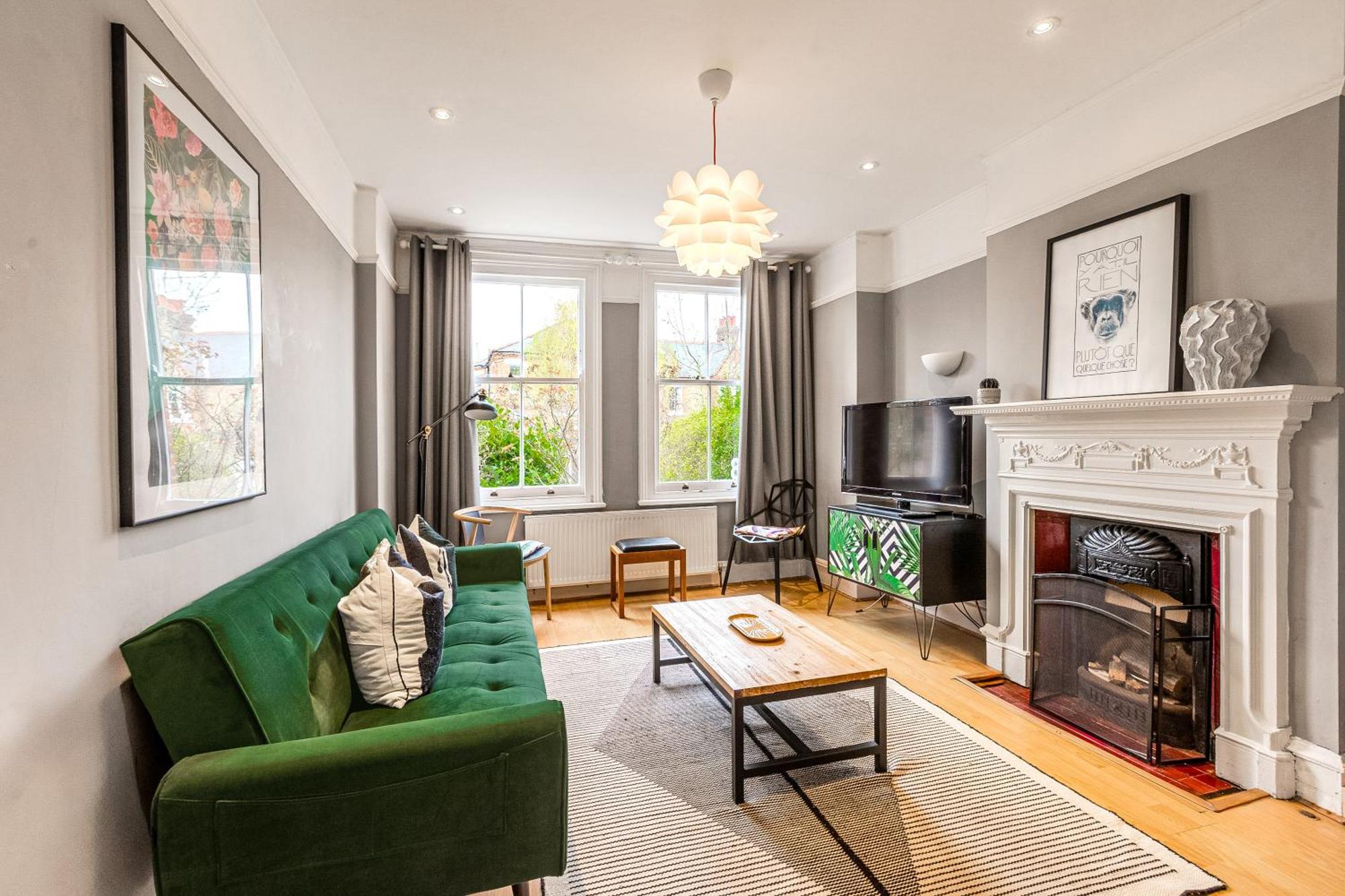 Apartment 2-br Gem In Leafy Sydenham Area With Private Garden *