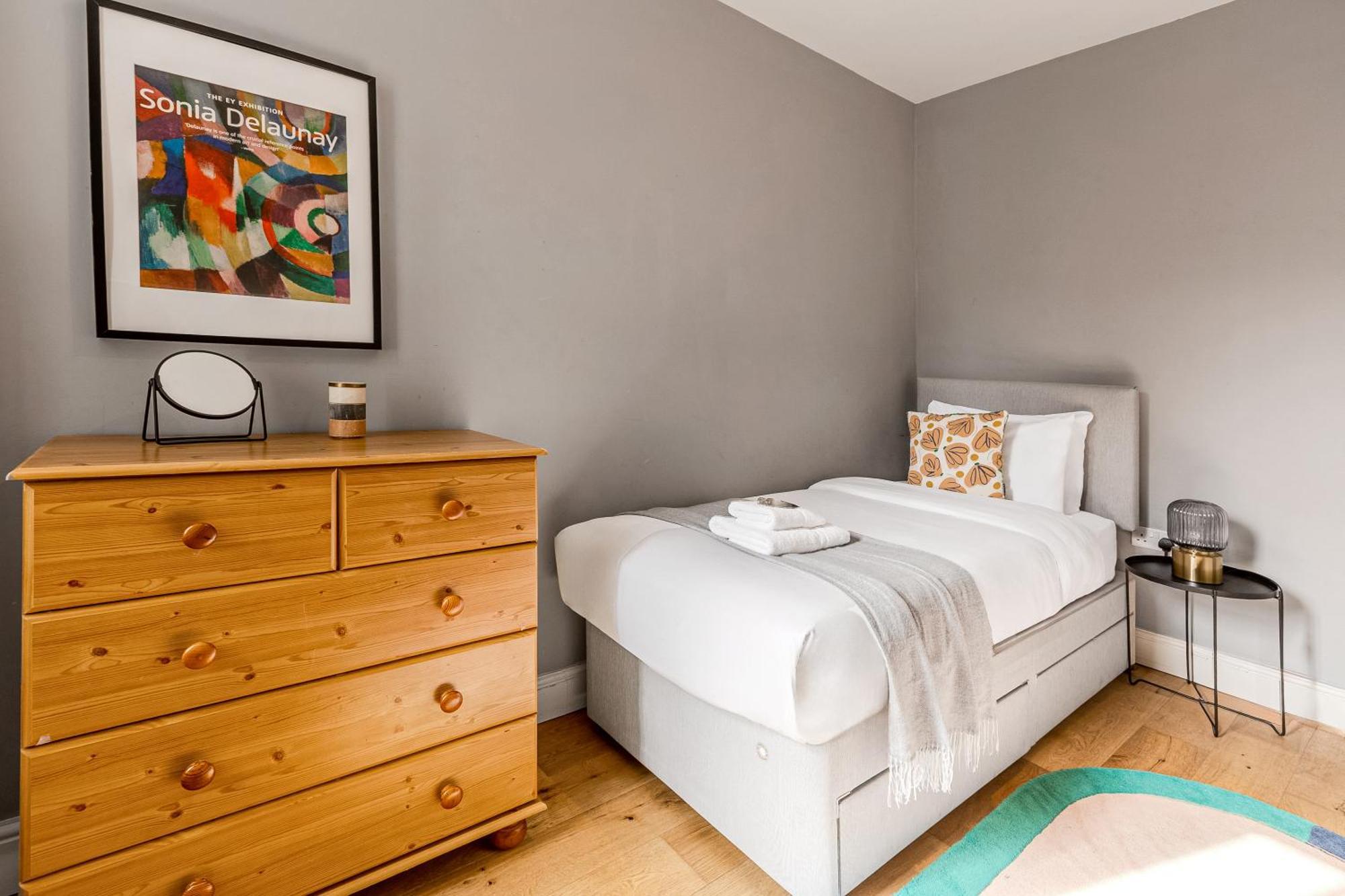 Apartment 2-br Gem In Leafy Sydenham Area With Private Garden London