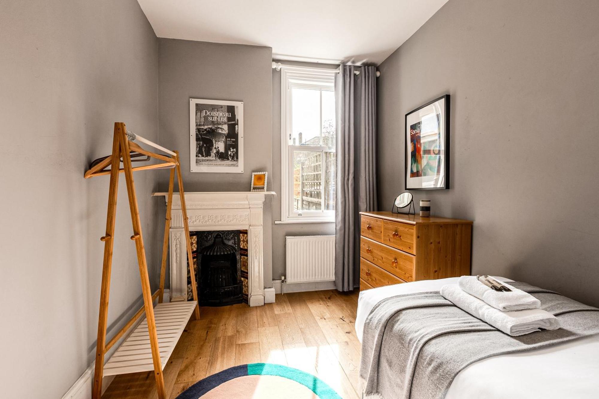 Apartment 2-br Gem In Leafy Sydenham Area With Private Garden London