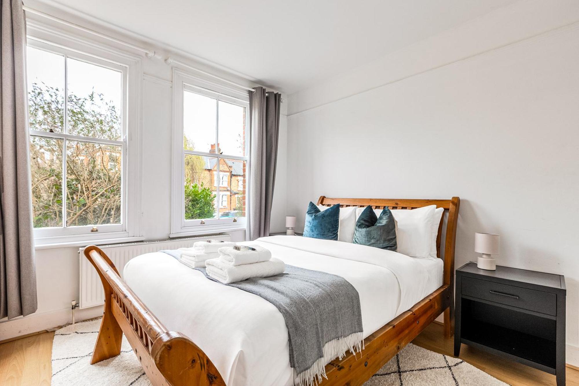 2-br Gem In Leafy Sydenham Area With Private Garden Apartment