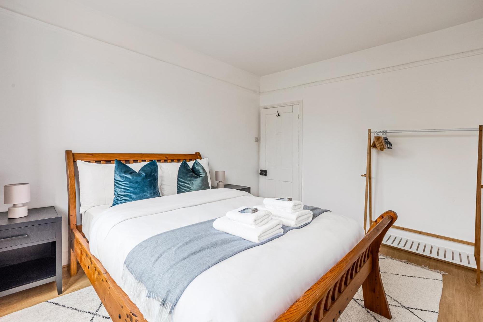 2-br Gem In Leafy Sydenham Area With Private Garden Apartment *
