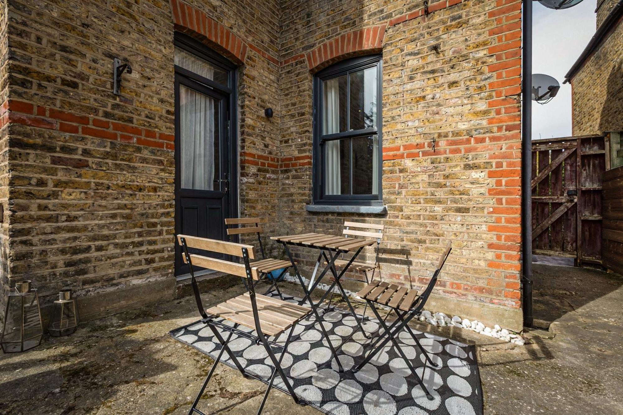 Apartment 2-br Gem In Leafy Sydenham Area With Private Garden London