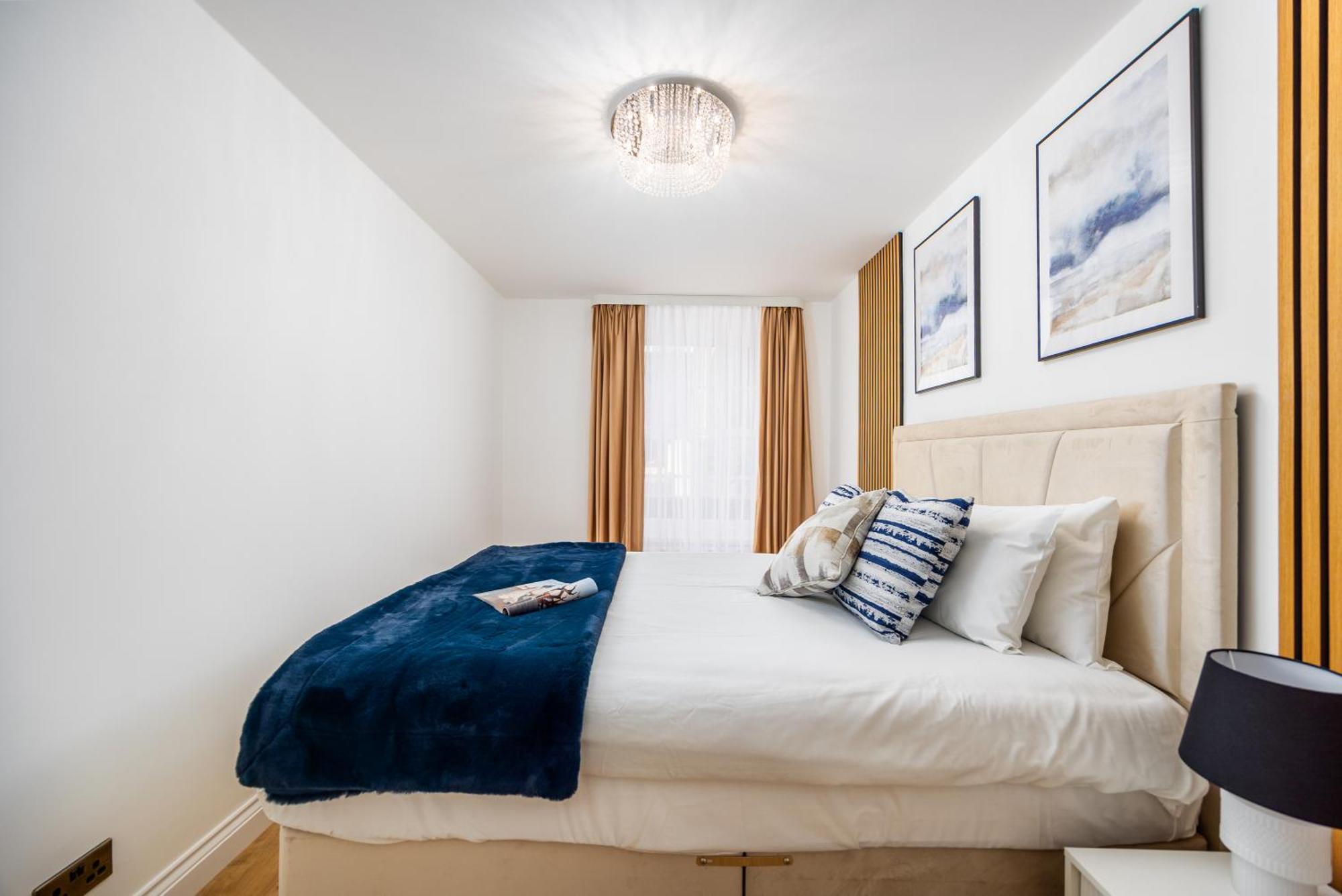 Modern 4 Bed Flat Prime Location Lägenhet London