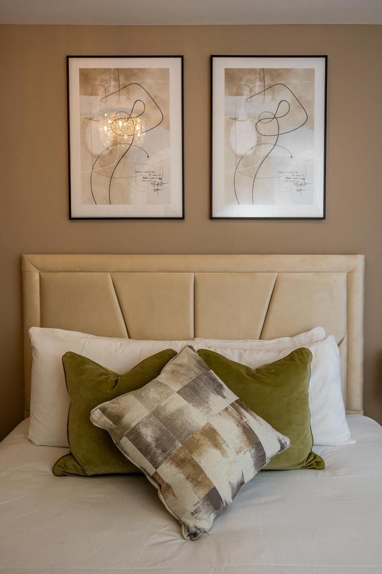 Modern 4 Bed Flat Prime Location Lägenhet London
