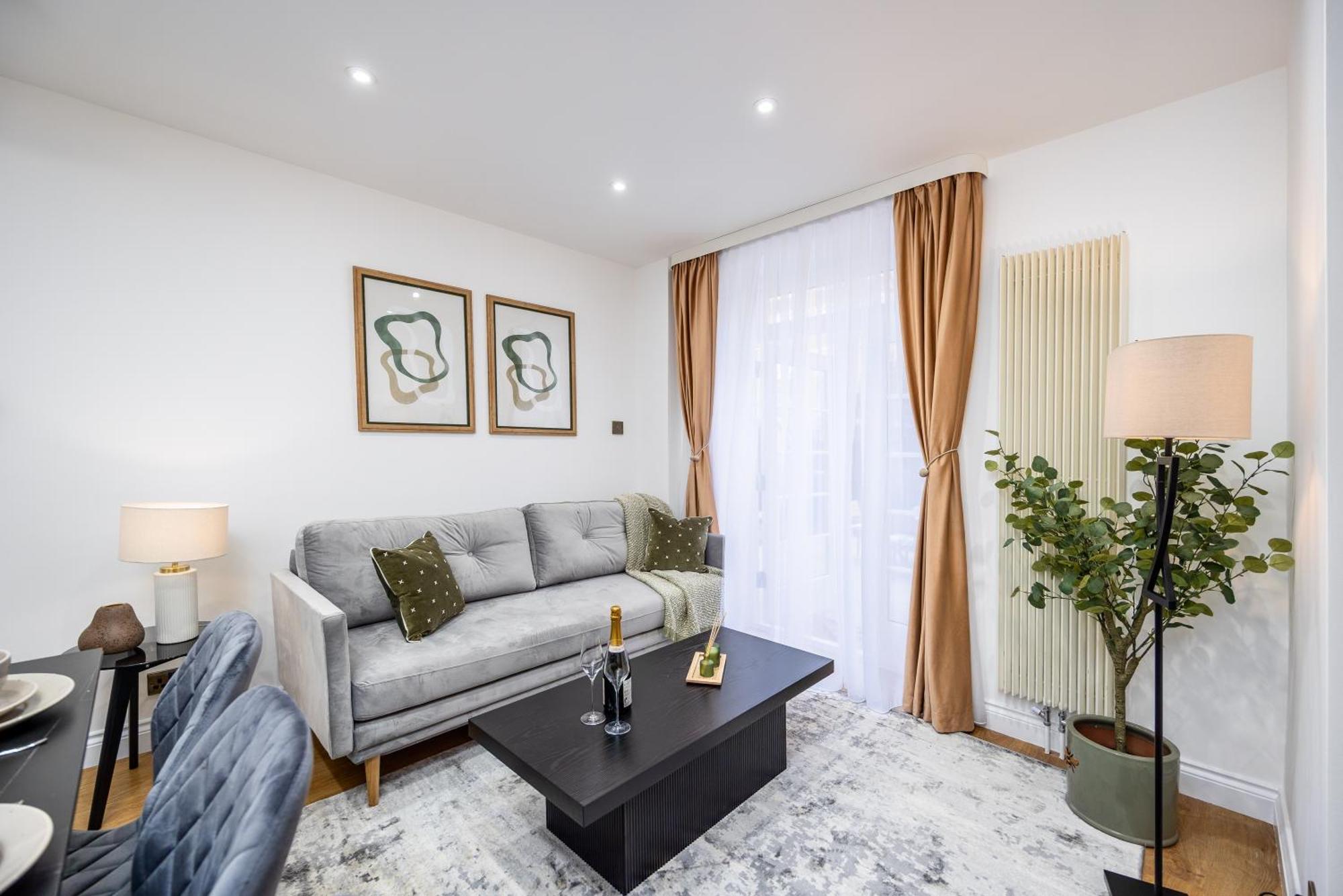 Modern 4 Bed Flat Prime Location Lägenhet *