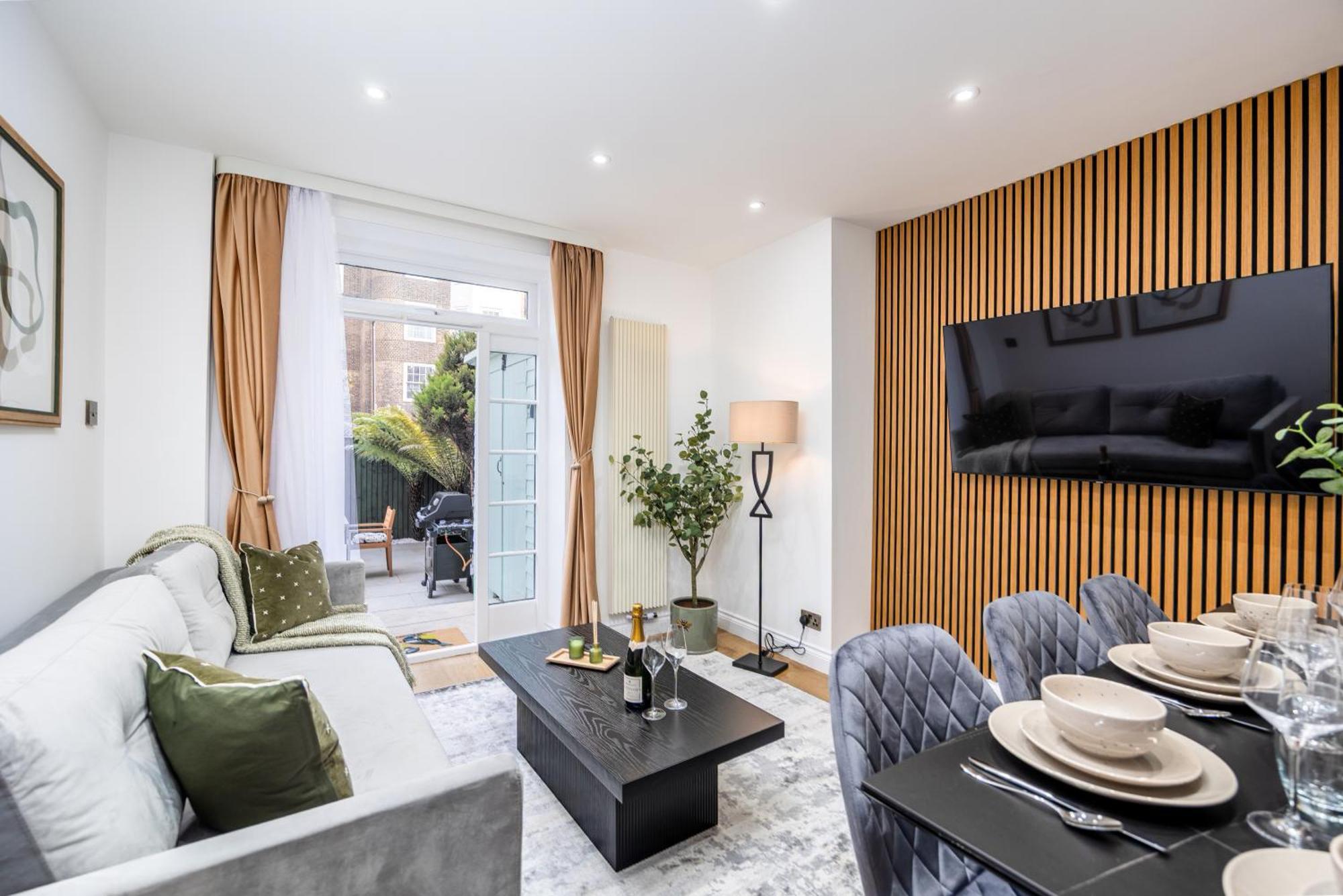Modern 4 Bed Flat Prime Location Lägenhet *
