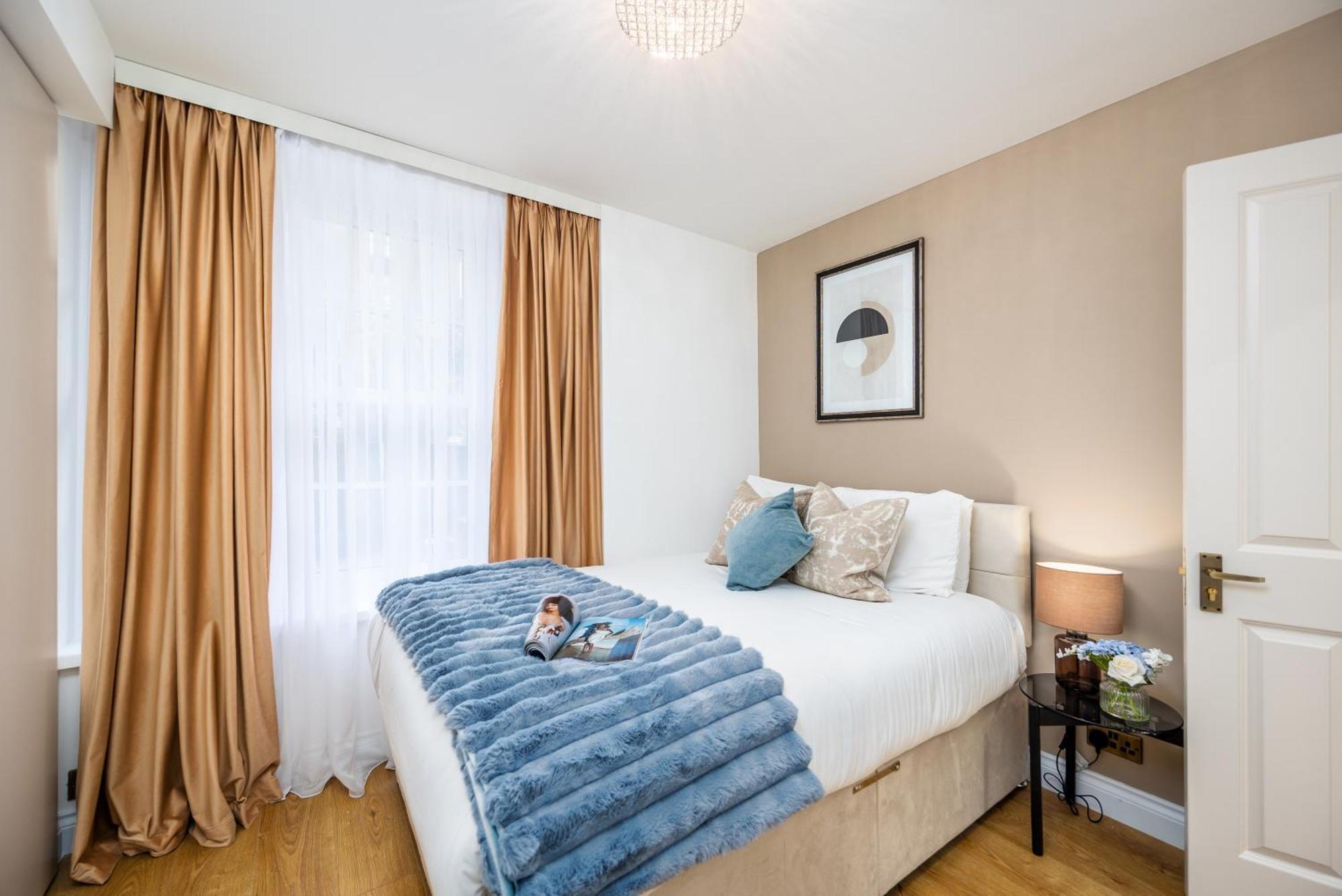 Modern 4 Bed Flat Prime Location Lägenhet London