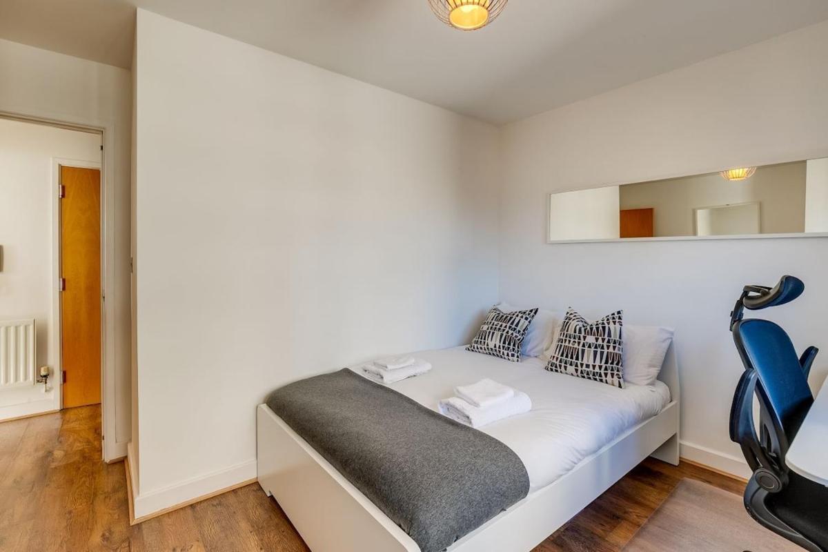 1br Riverside Stunning Thames View Near O2 Apartment London