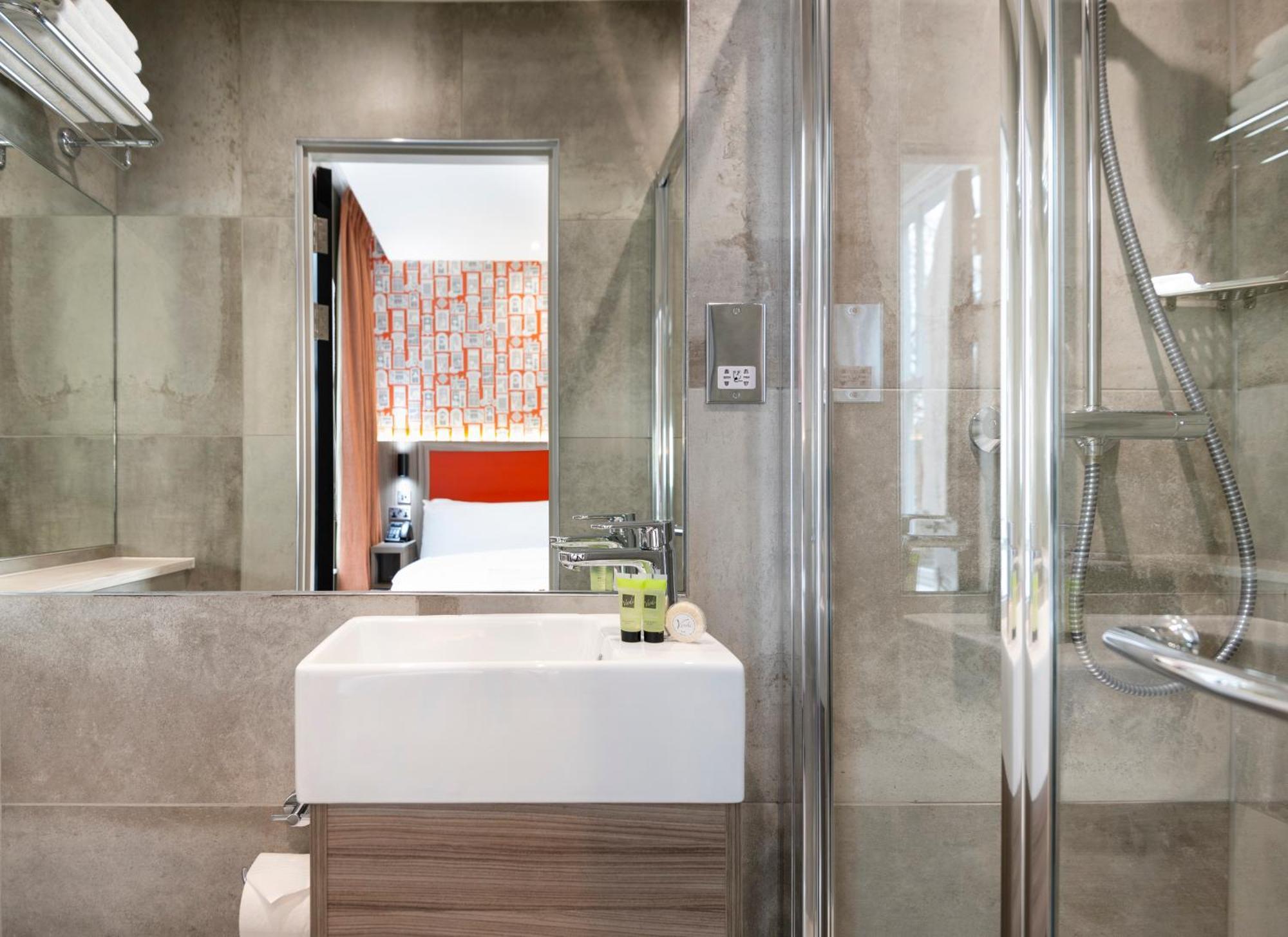 Brit Earls Court Hotell 3*