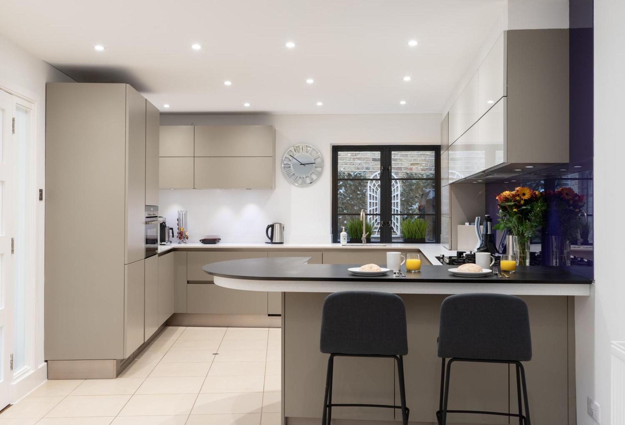 Superb 3 Bedroom Covent Garden House With 3 Ensuite Bathrooms London