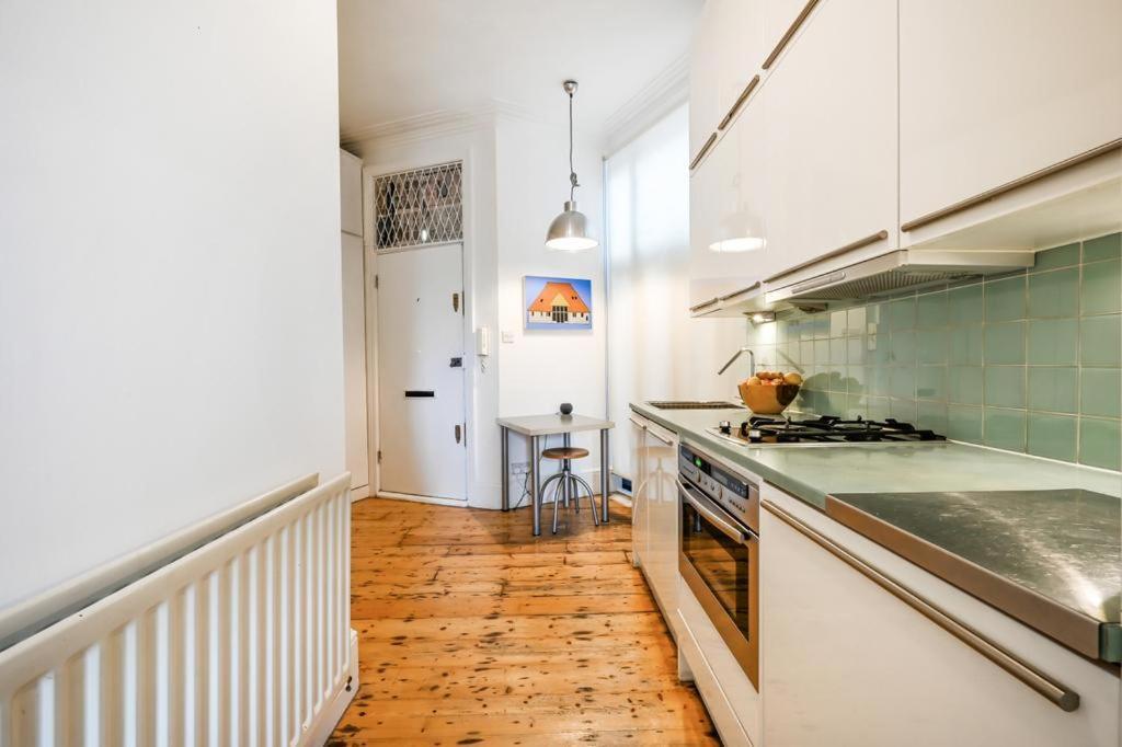 Stylish 2 Bedroom In The Heart Of Soho Walk To Cafes & Attractions! Apartment