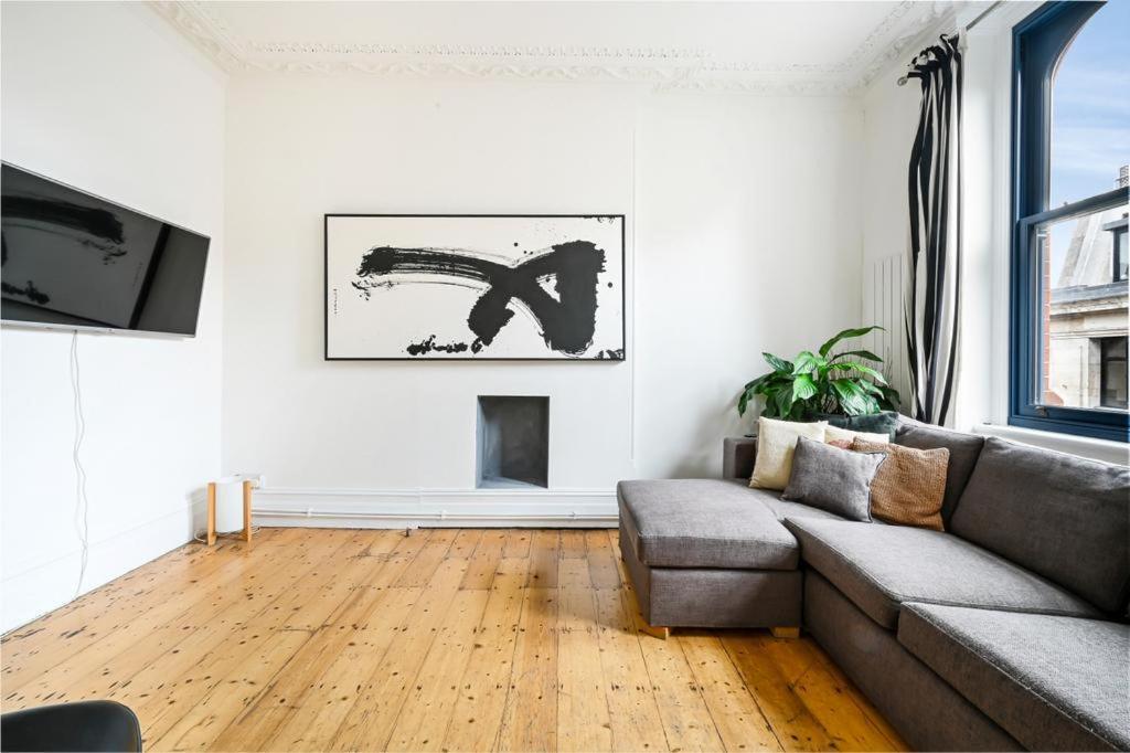 Apartment Stylish 2 Bedroom In The Heart Of Soho Walk To Cafes & Attractions!