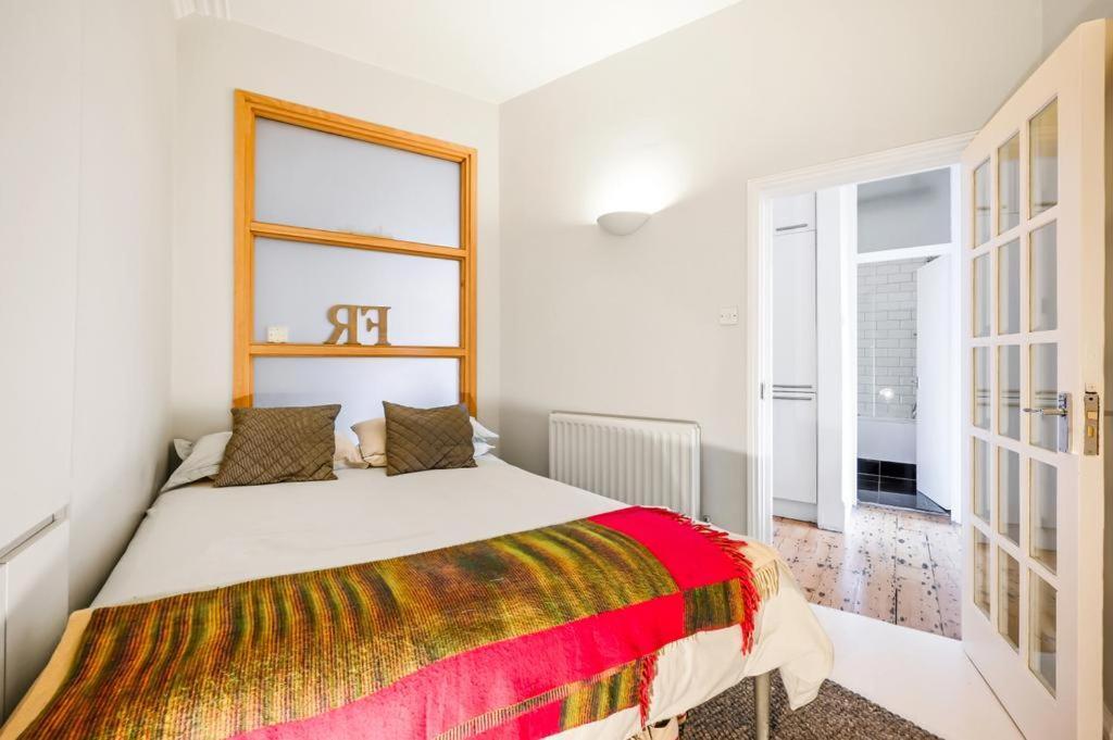 Apartment Stylish 2 Bedroom In The Heart Of Soho Walk To Cafes & Attractions! *