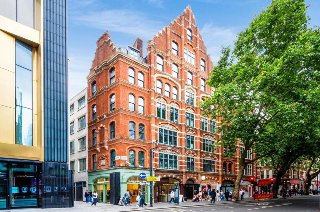 Stylish 2 Bedroom In The Heart Of Soho Walk To Cafes & Attractions! Apartment London