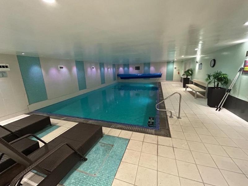 Spare In All-female 2-bedroom Flat-female Only! Maison d'hôtes Londres