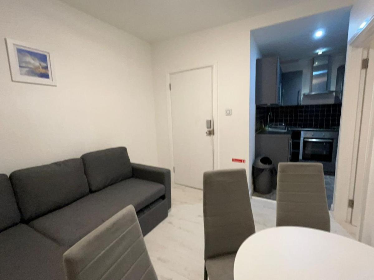 One Bedroom Flat Victoria Apartment London