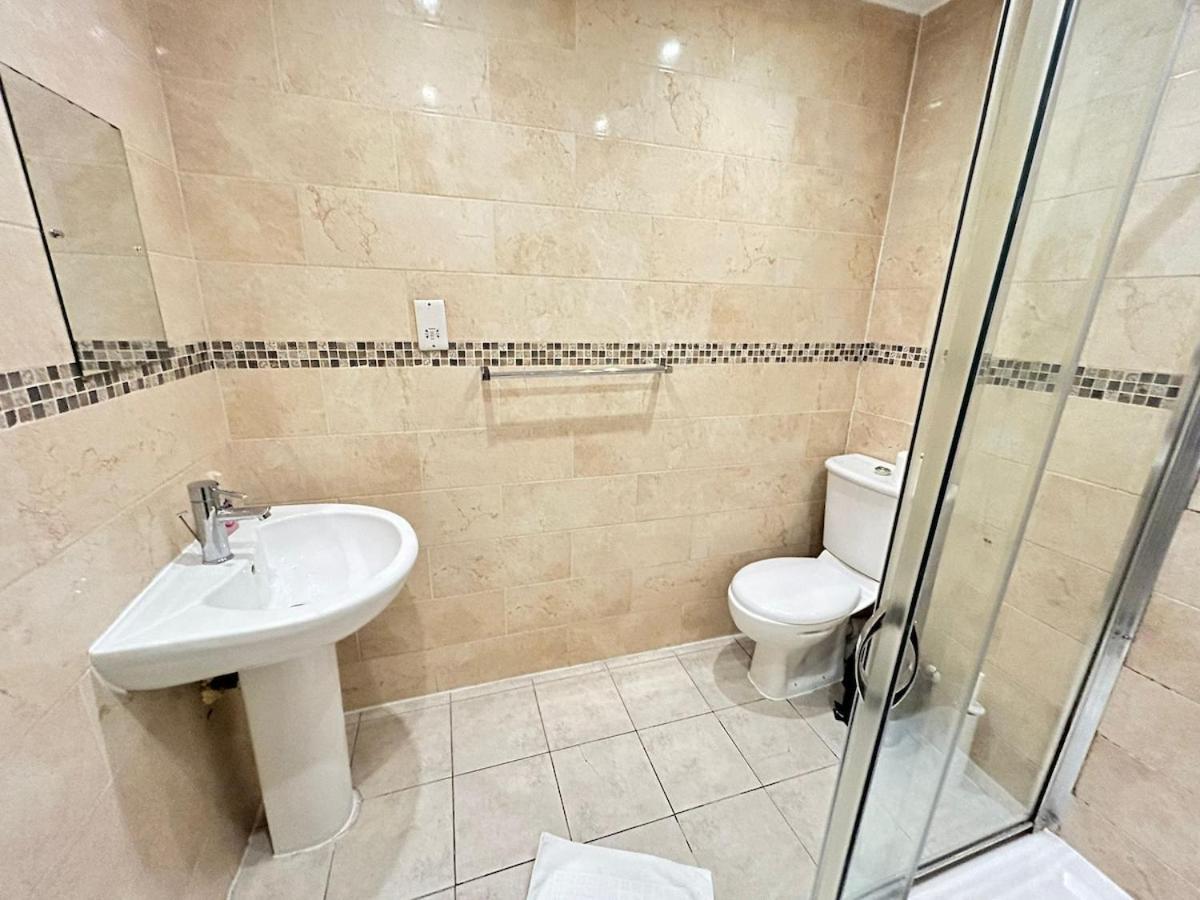 One Bedroom Flat Victoria London