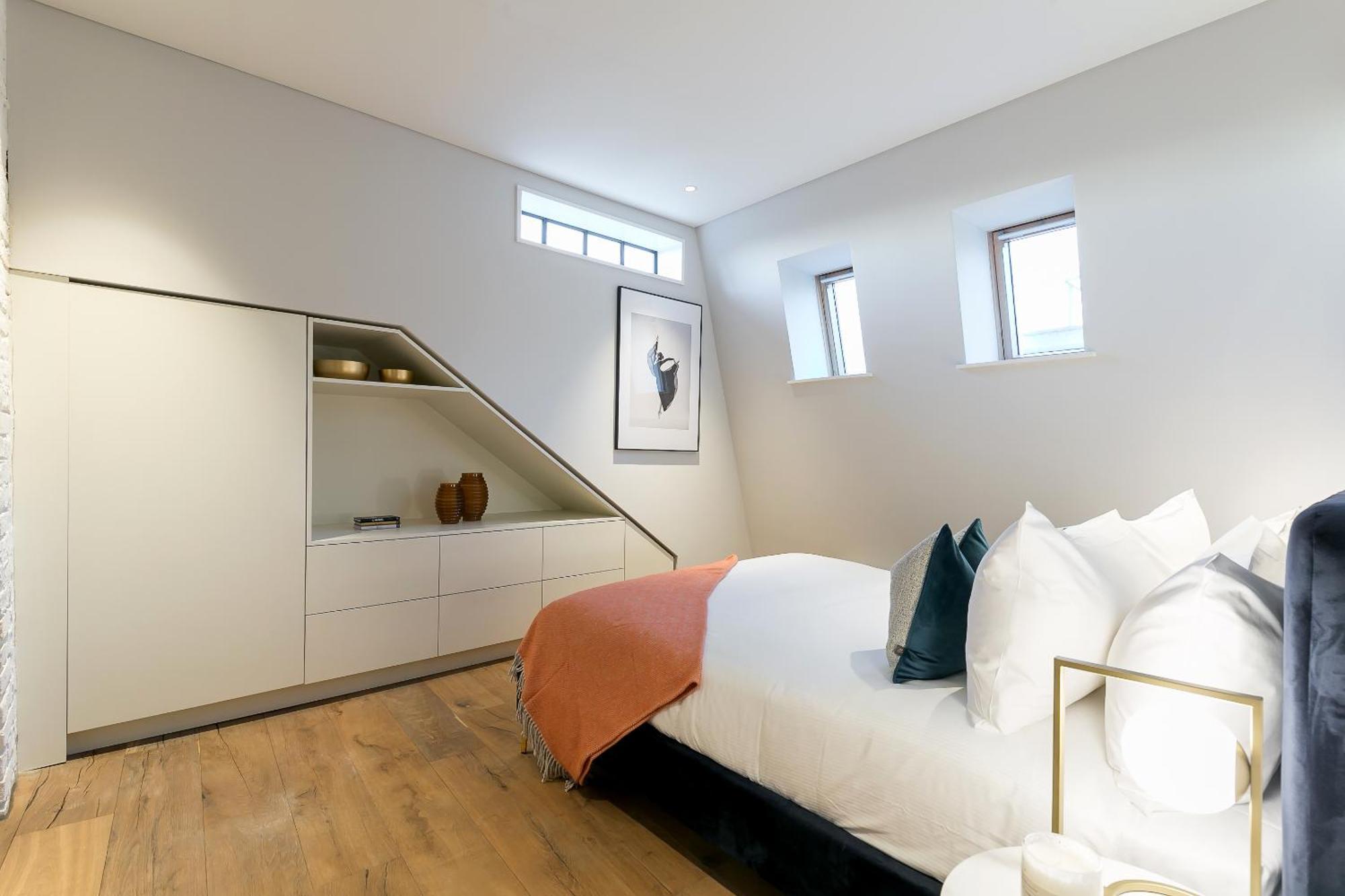 Urban Chic - Clink Street