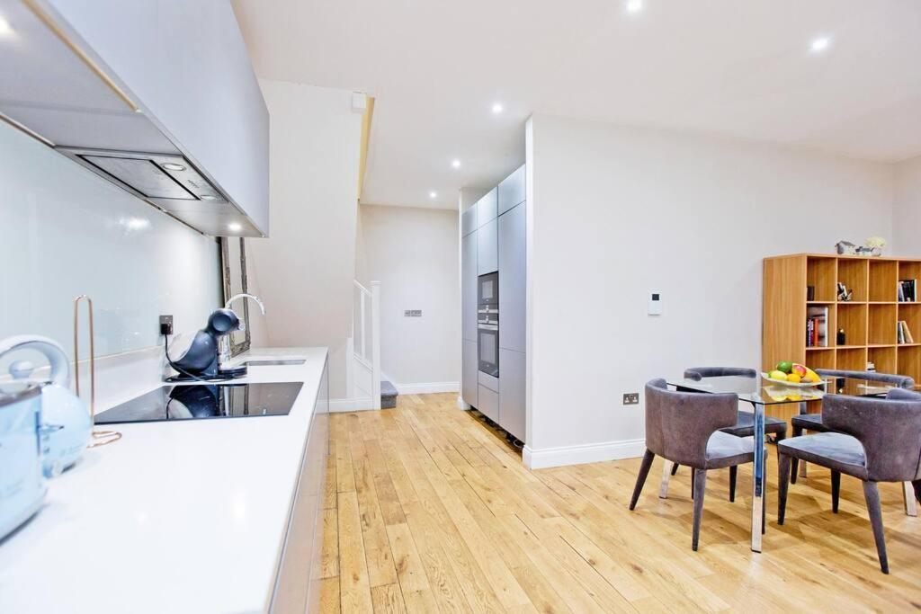 Stylish 1-bedroom Duplex In Kensington Cromwell 1 Lägenhet