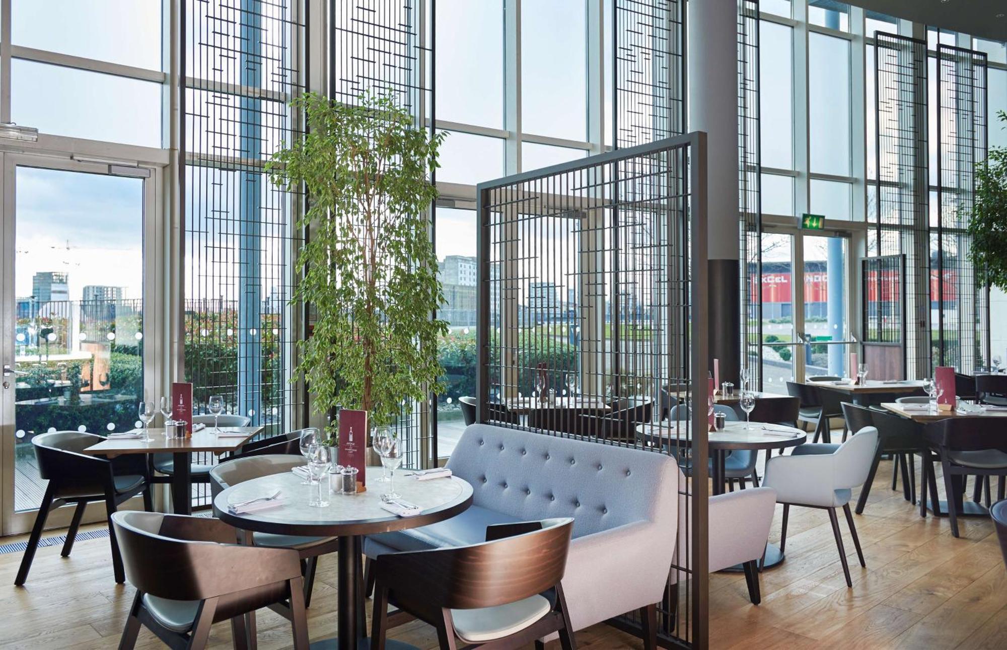 Doubletree By Hilton Excel Hotel