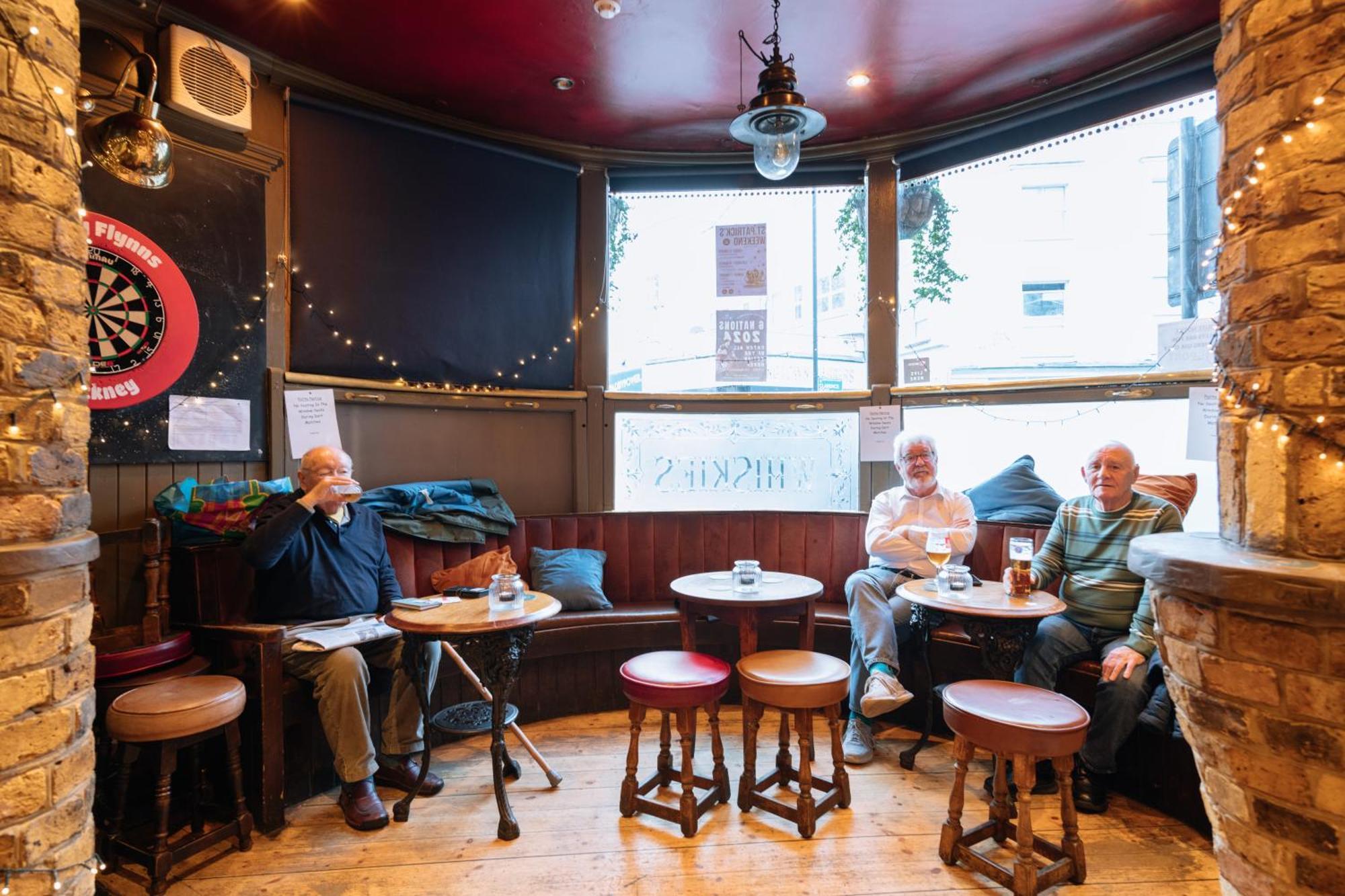 The Crown Pub & 4*