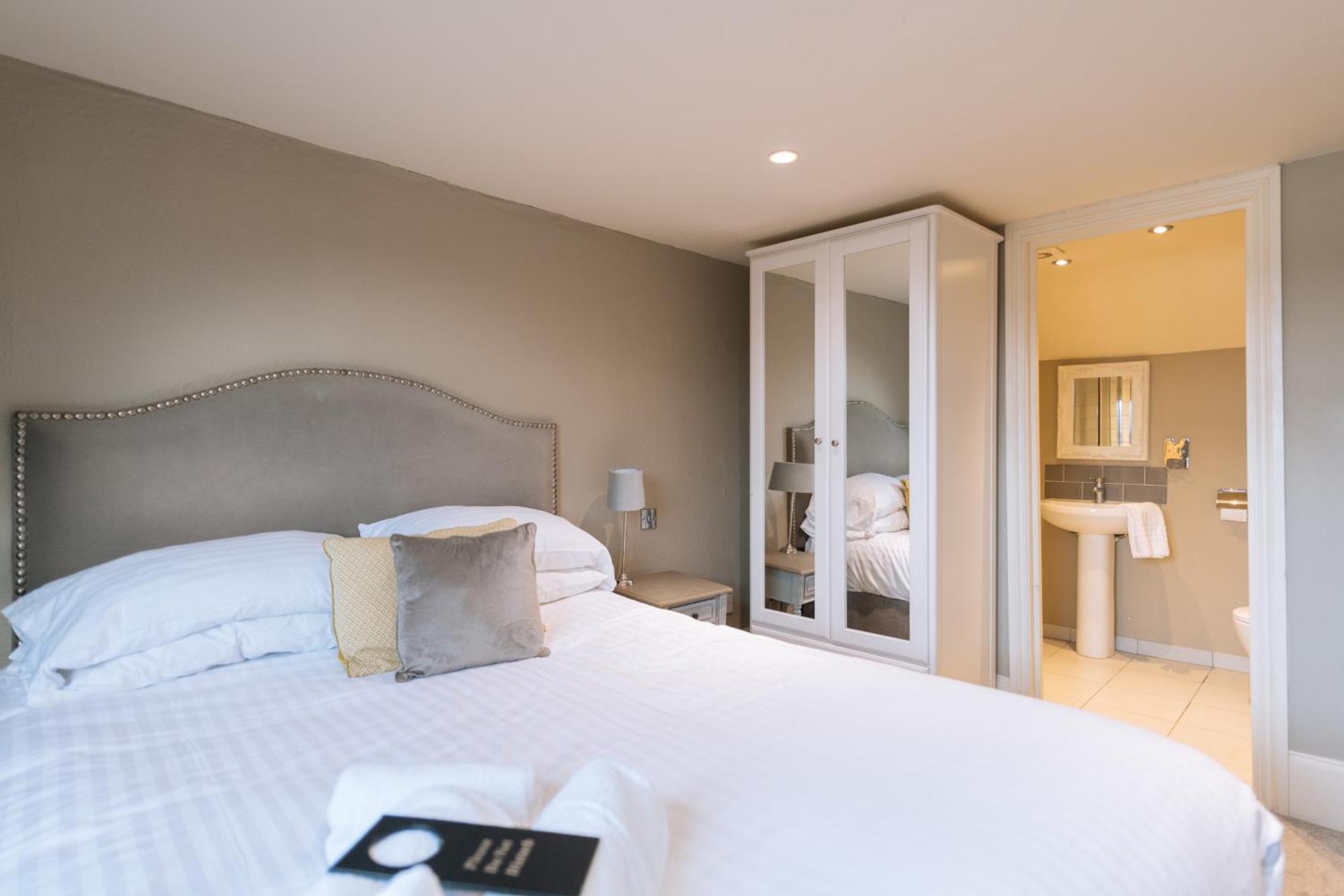 The Crown Pub & 4* London
