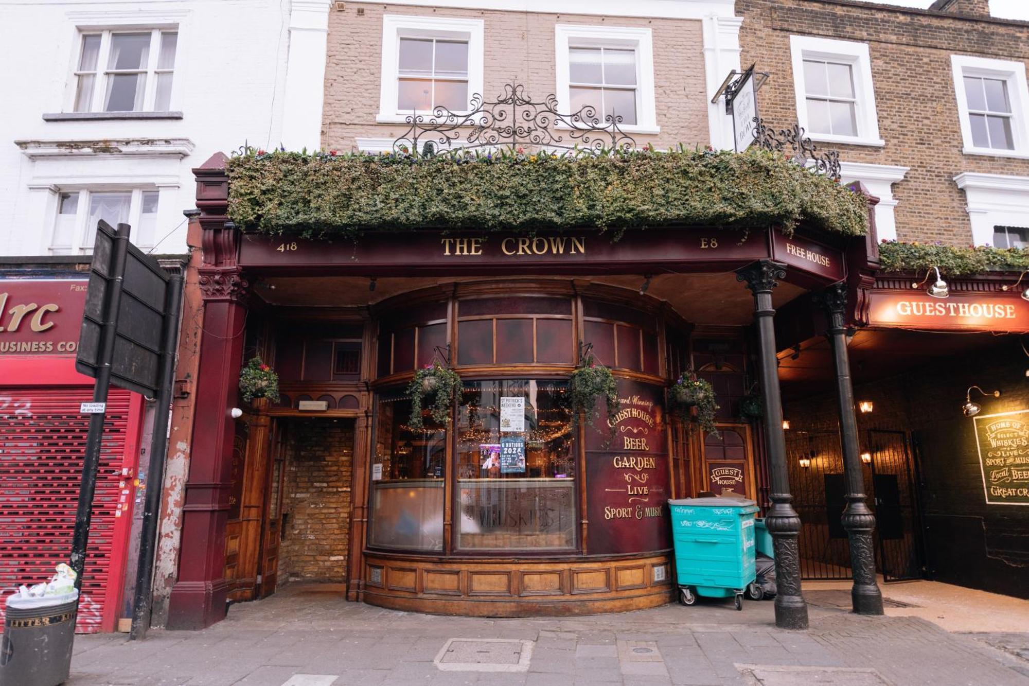 Gæstehus The Crown Pub & London
