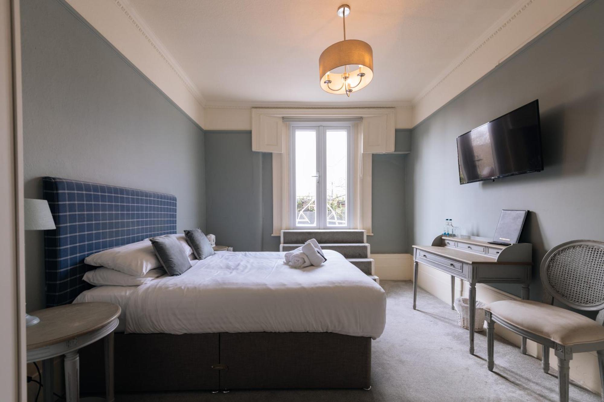 The Crown Pub & 4* Londra