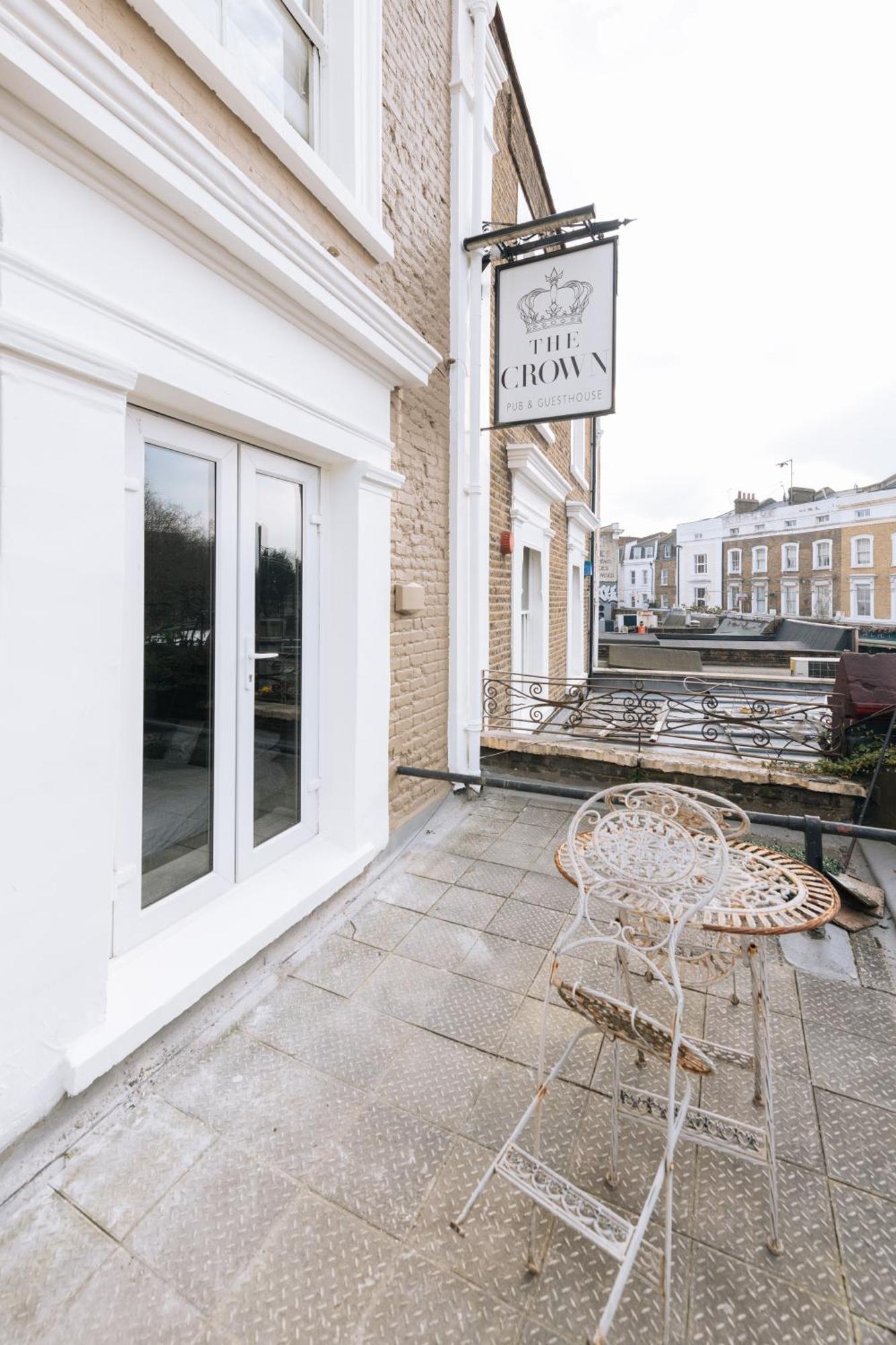The Crown Pub & Maison d'hôtes