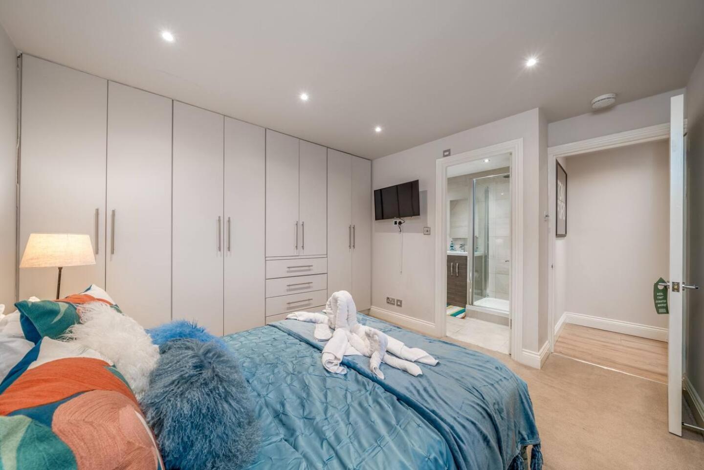 Niru Experience Hidden Secret * London