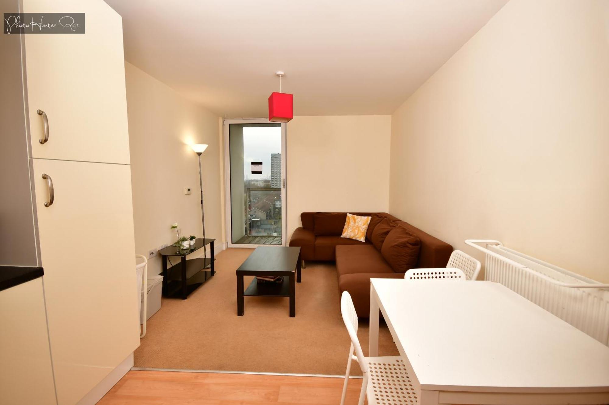 Comfortable 2 Bedroom Flat With Great View Near Canary Wharf *