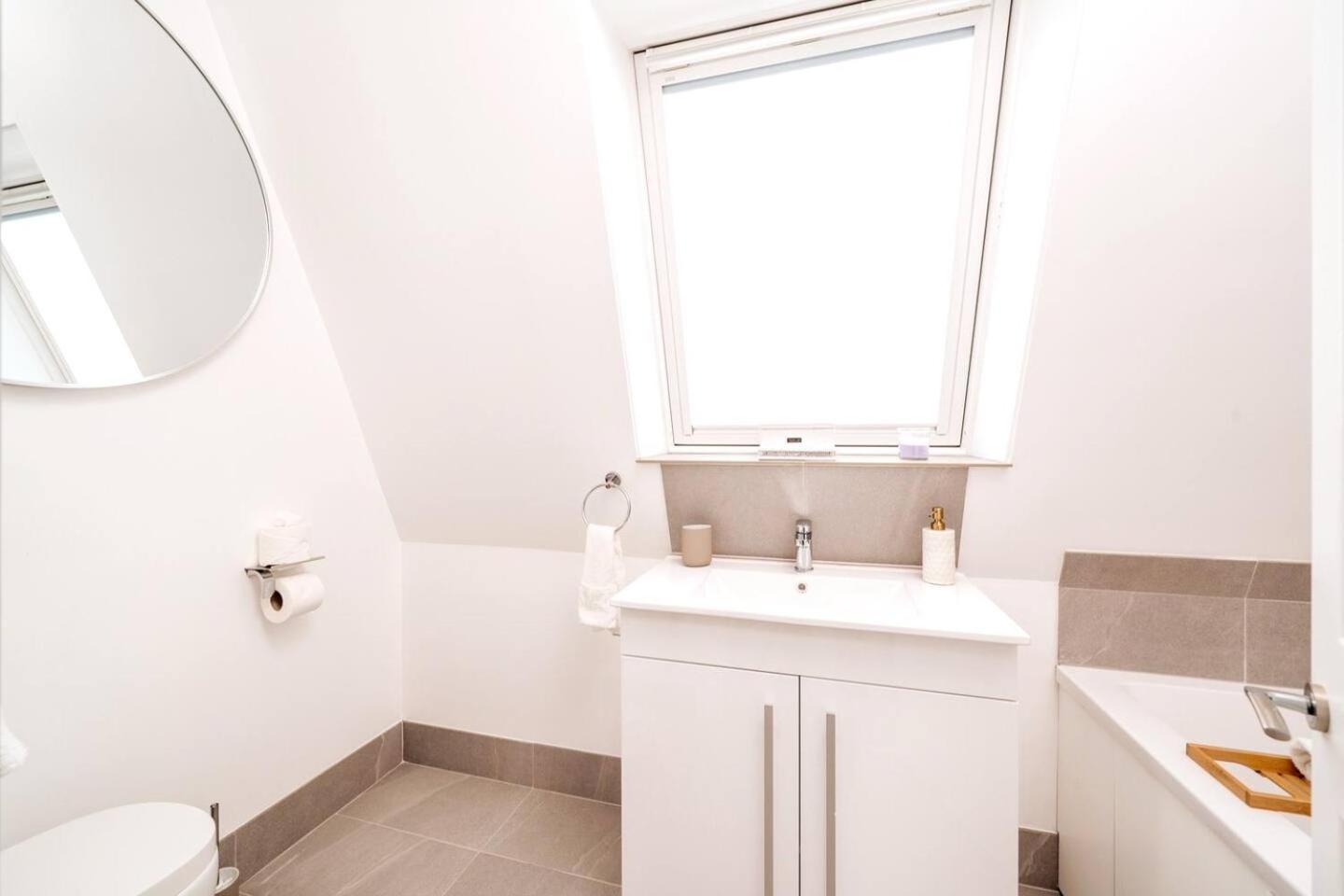 Niru Experience Pearl Of Ifield Road Leilighet