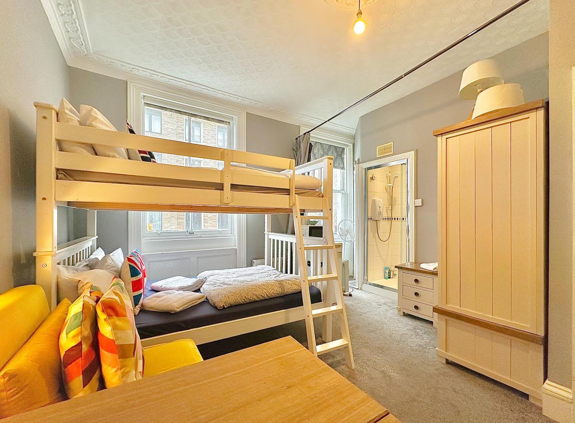 Guest house Edgware