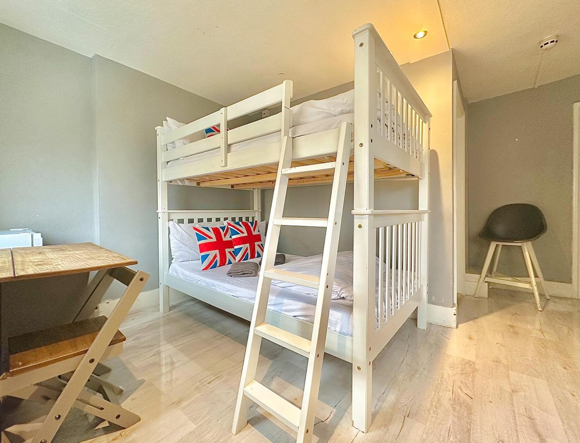 Edgware Guest house *