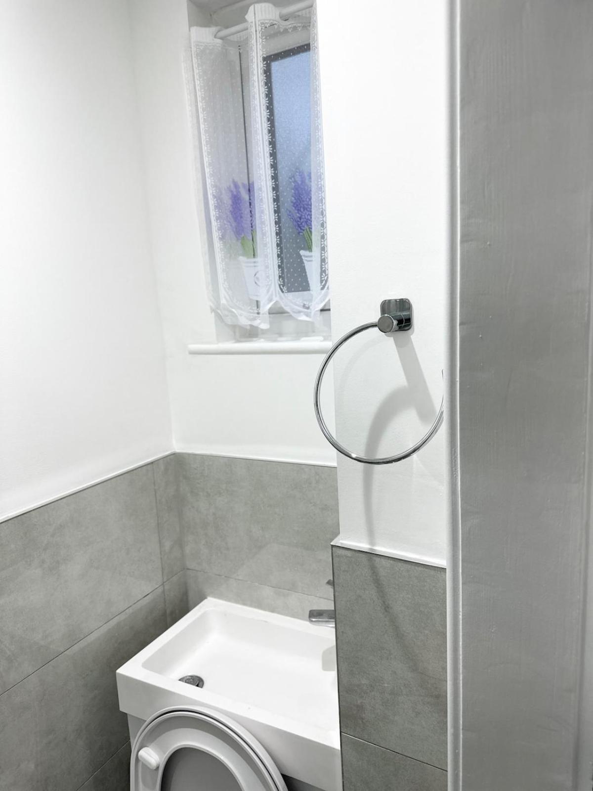 Cosy 3 Bedroom Home, Perfect For Family And Groups * London