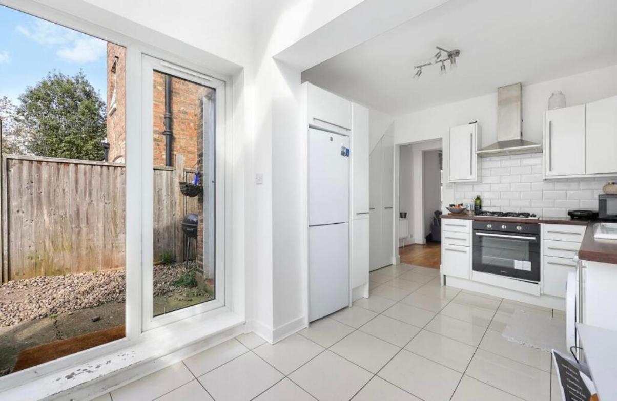 2 Bed In The Heart Of Chiswick * Londen