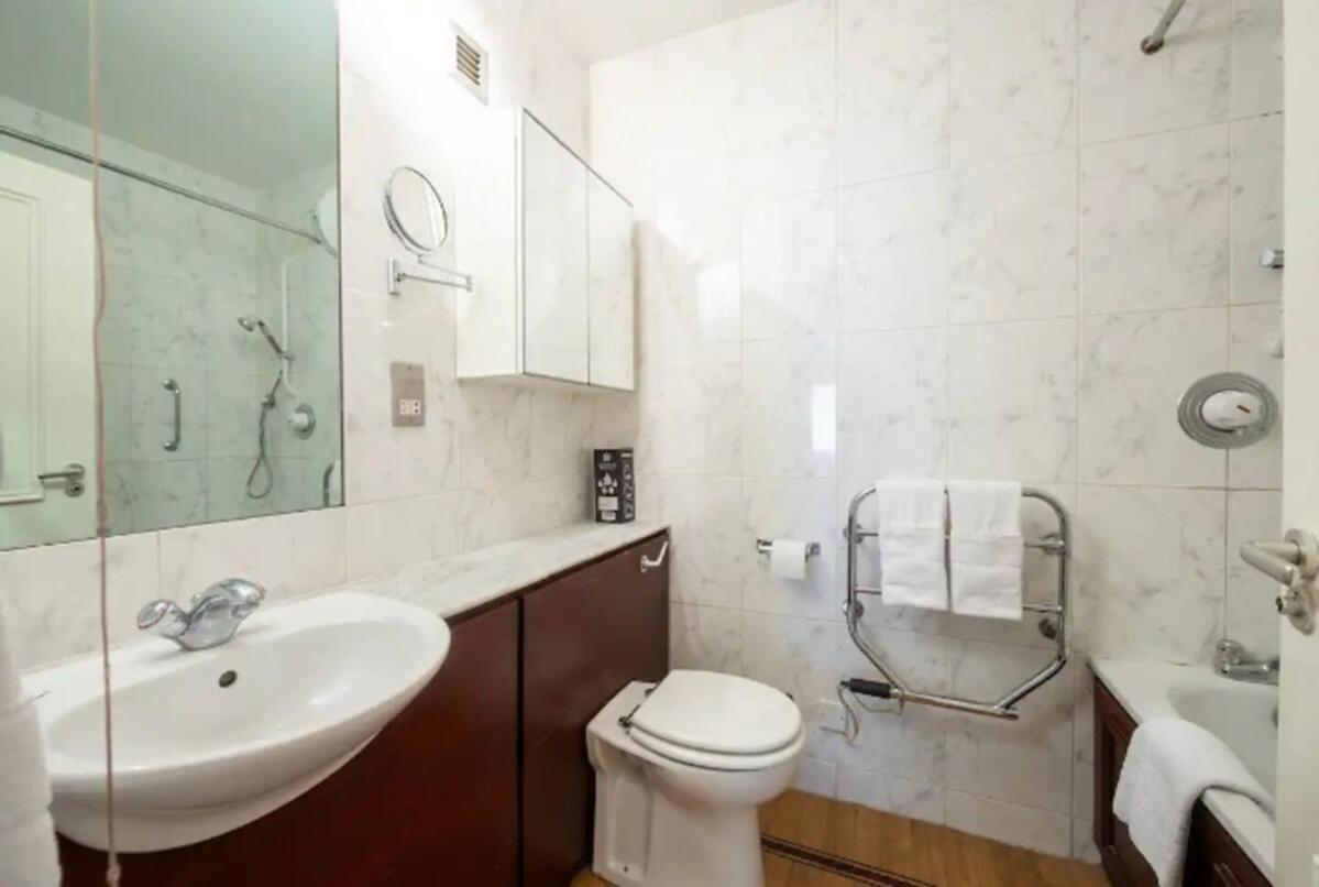 Vesto Two Bedroom On Sloane Avenue Cc * London