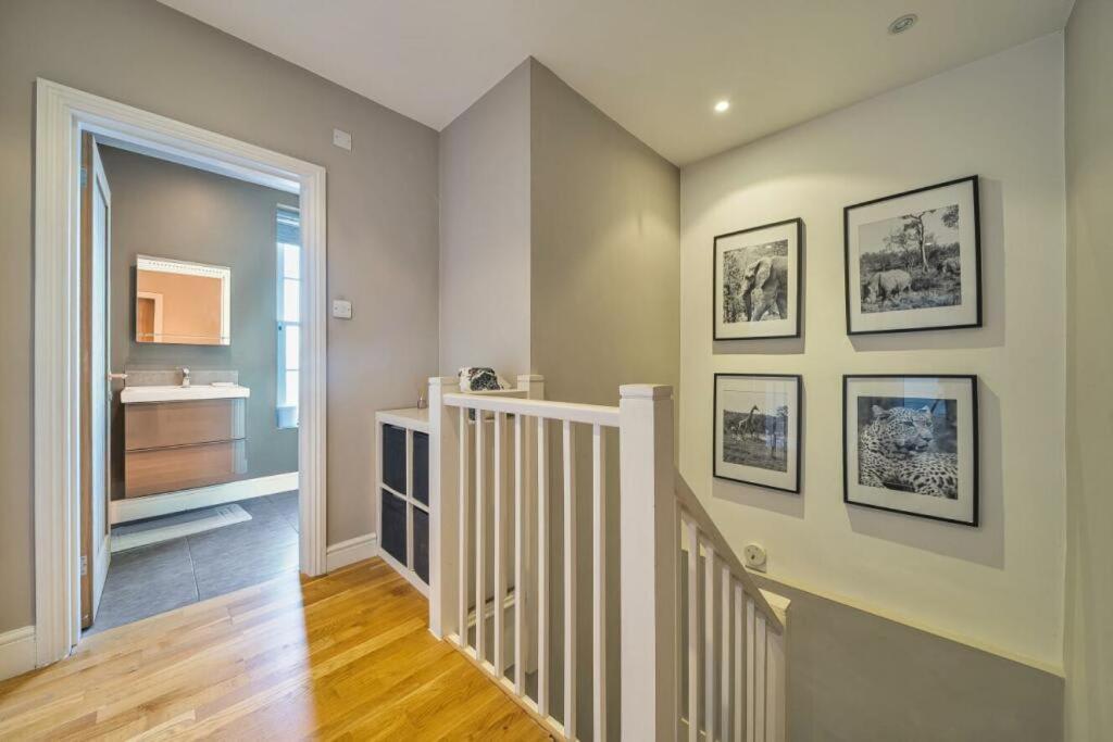 Stunning Flat Close To With Office London