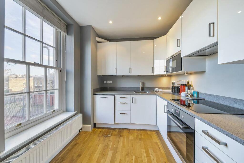 Stunning Flat Close To With Office London