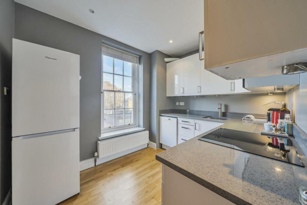 Leilighet Stunning Flat Close To With Office *