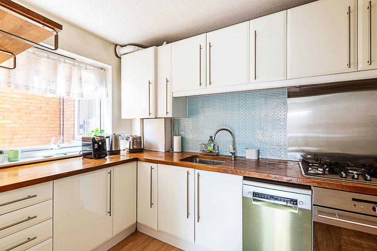 Quiet And Cosy 2-bed In Wimbledon Lägenhet